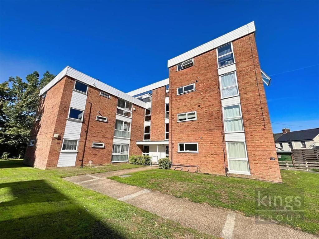 A Cosy 1 Bedroom Apartment Enfield Exterior foto