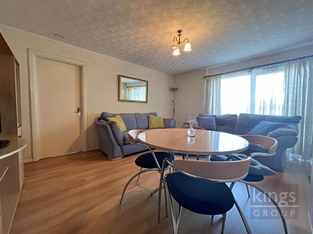 A Cosy 1 Bedroom Apartment Enfield Exterior foto