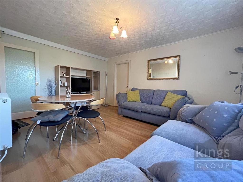 A Cosy 1 Bedroom Apartment Enfield Exterior foto